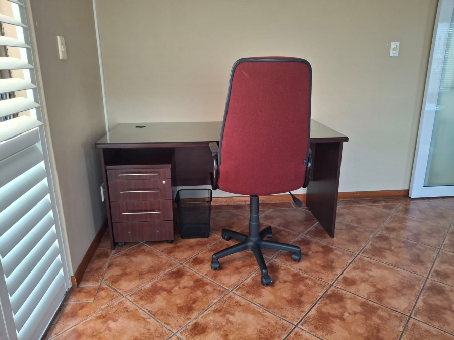 To Let 1 Bedroom Property for Rent in Summerstrand Eastern Cape